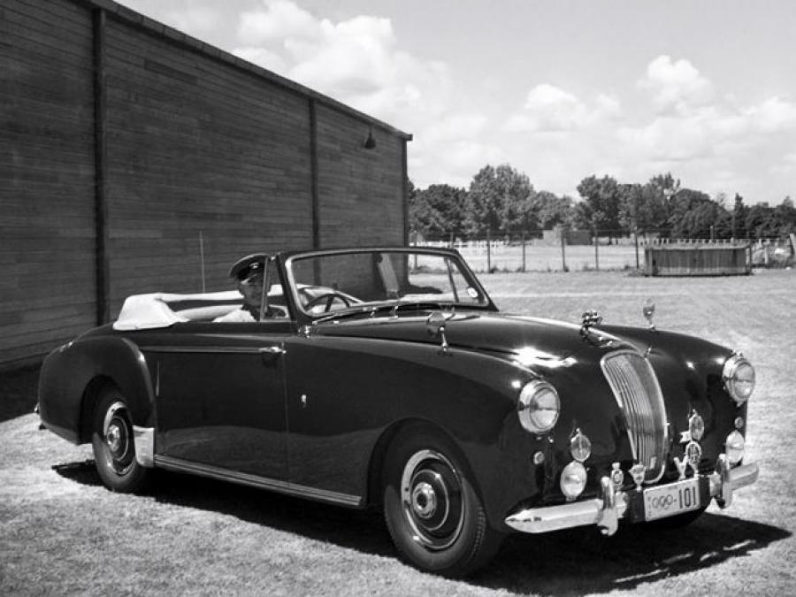  Lagonda 3-Litre Drophead Coupe by Tickford 1953 года  (фото 2 из 9)